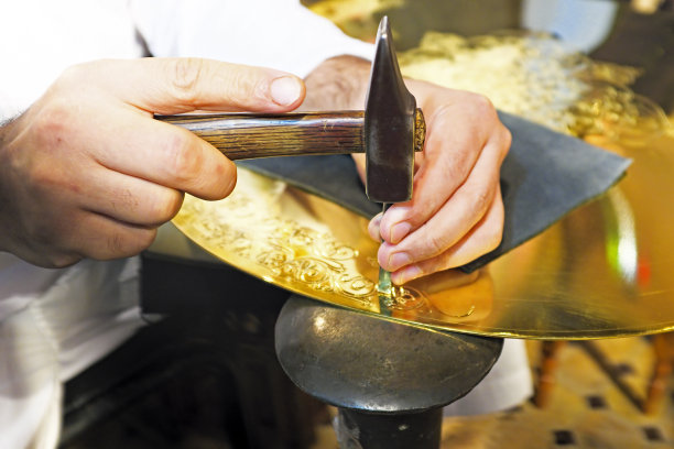 制作阿拉伯古董手工艺品图片下载