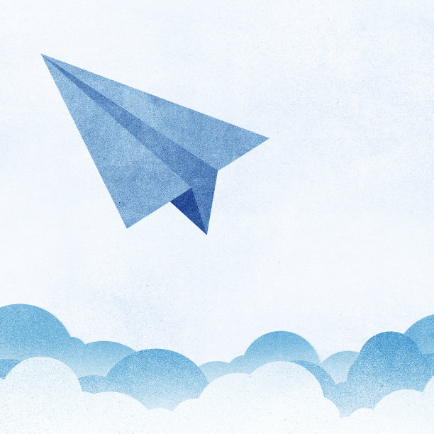 纸飞机迎着天空和云朵飞行图片下载