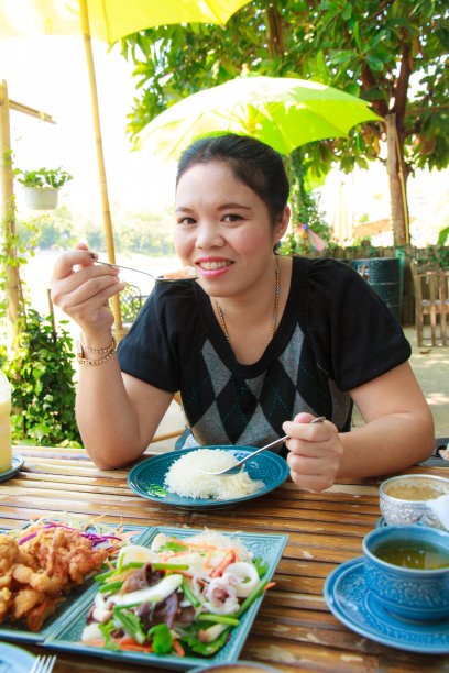 女人吃图片下载