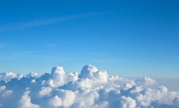 蓝天上的白云图片下载