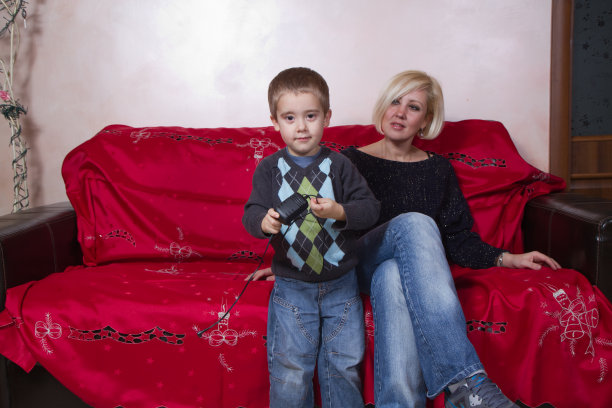 母亲和儿子图片下载