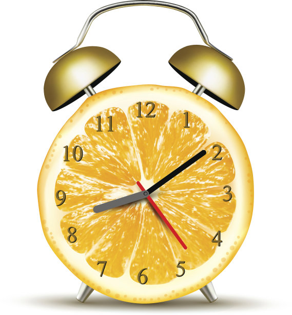 一个橘子做的闹钟。素材图片