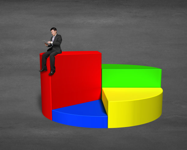 商人坐在3d饼图的顶部图片下载