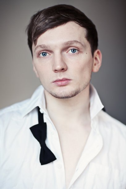 一个年轻人的肖像。图片下载