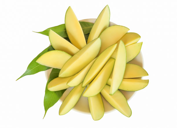 将生芒果和芒果叶削皮放在盘子里图片下载