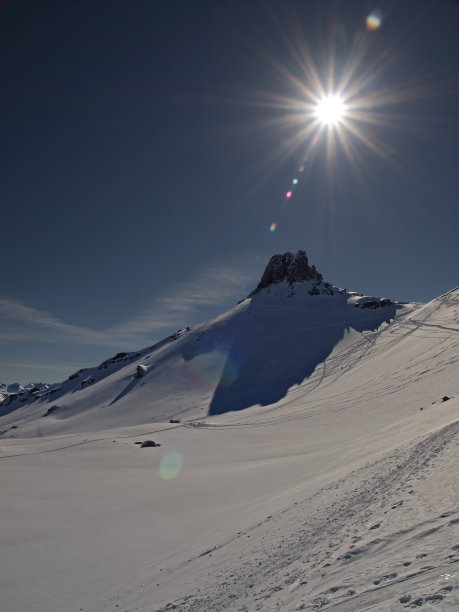 山顶与太阳之星(Spitzmeilen 2501米)图片下载