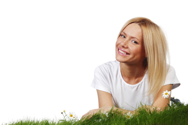 躺在草地上的女人图片下载