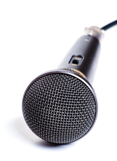 白色背景上的麦克风图片下载