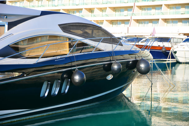 黑色的游艇图片下载