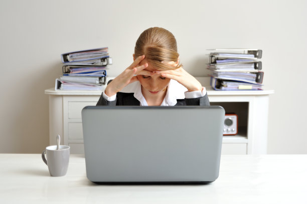 头痛在工作图片下载