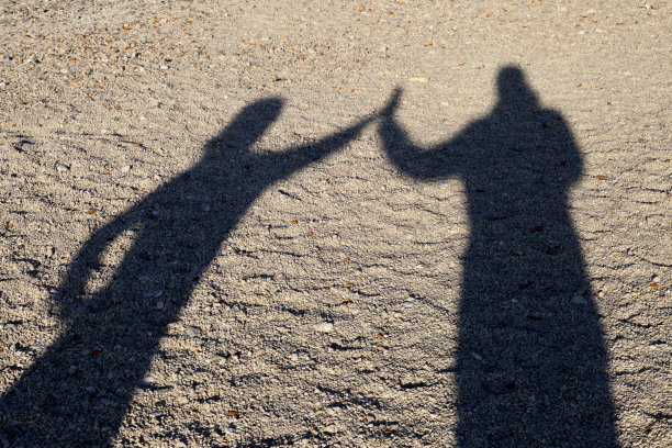 沙滩上的阴影图片下载