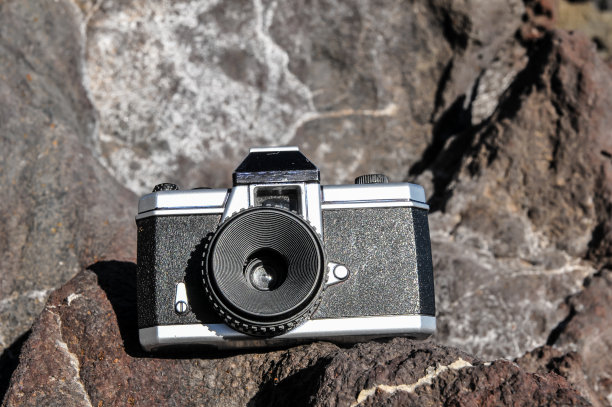 经典的35毫米塑料玩具相机图片下载
