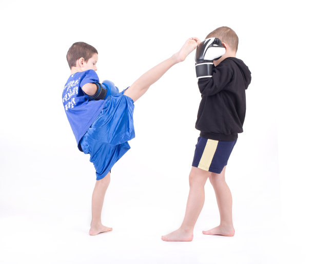 孩子们跆拳道战斗图片下载