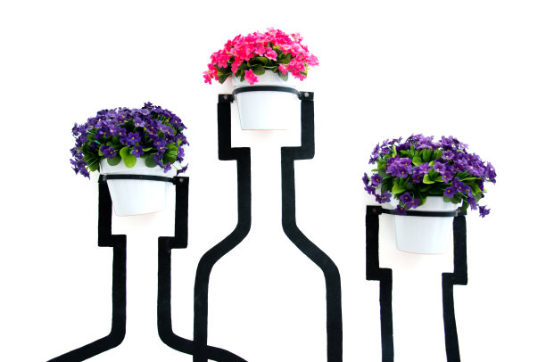 人造花盆挂在墙上，花瓶上挂着画图片下载