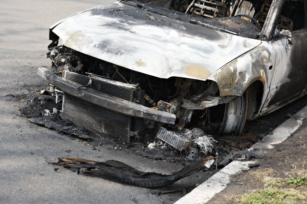 燃烧的汽车图片下载