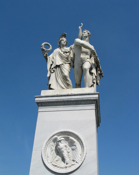 宫殿桥上的雅典娜和狄俄墨得斯雕像图片下载