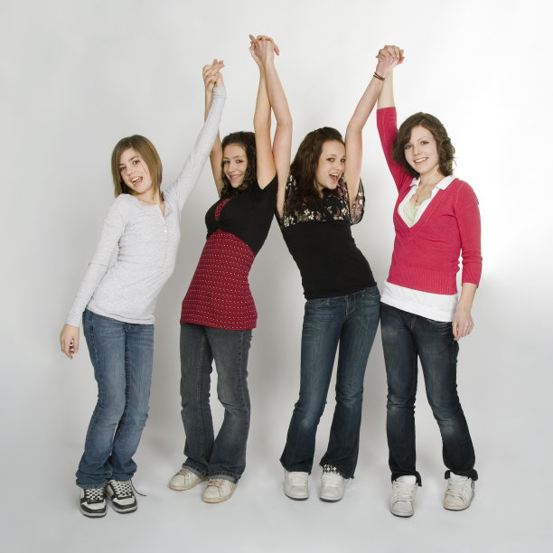 四个女孩图片下载