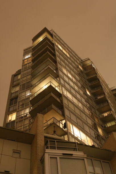 发光的住宅塔楼图片下载