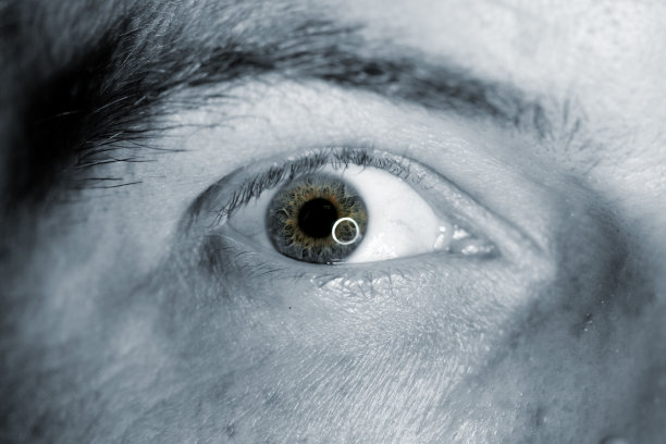 咬牙切齿地逃掉图片下载