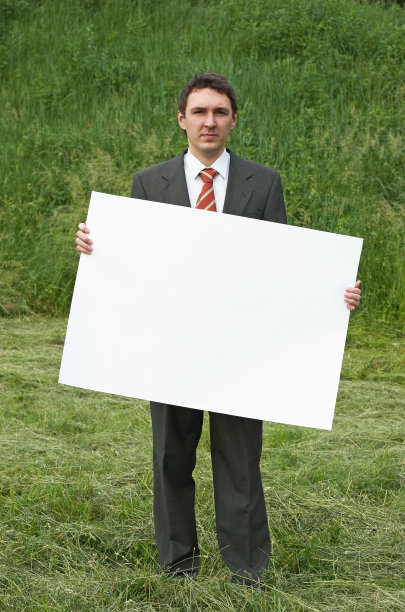 商人拿着一张纸图片下载