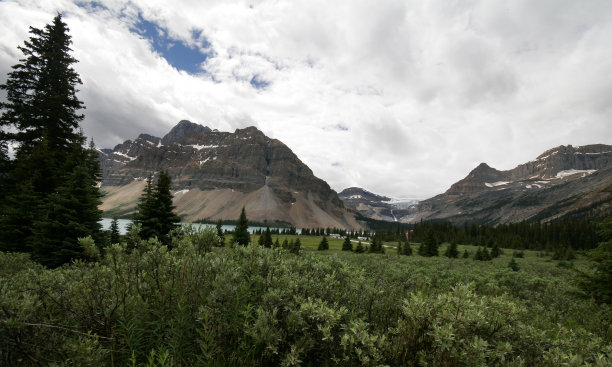 佩托湖和山图片下载