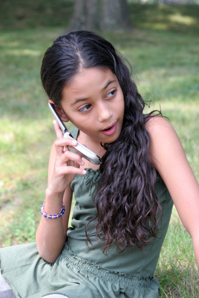 和女孩谈话图片下载