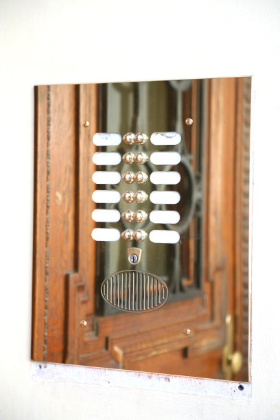 带有空白姓名标签的安全电话图片下载