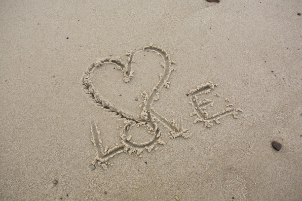 心在沙地上图片下载