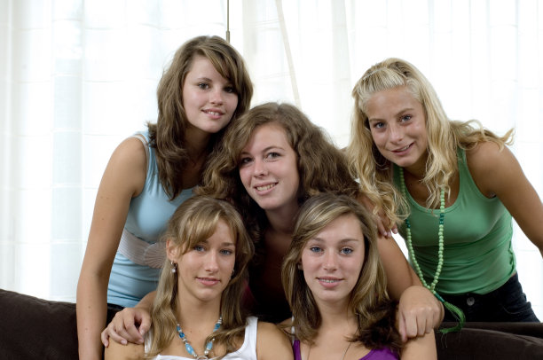 微笑的少女图片下载