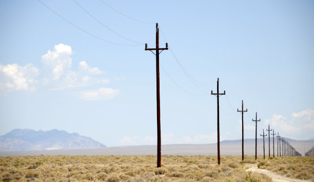 沙漠电线杆图片下载