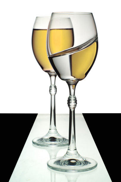 两个酒杯图片下载