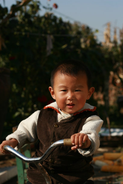 一个孩子图片下载