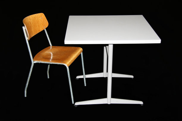 旧桌椅图片下载