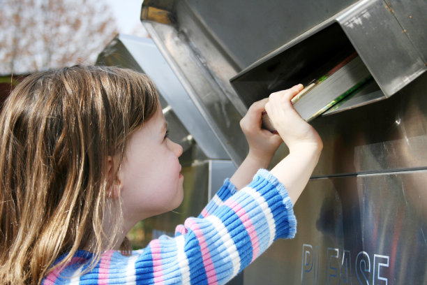 归还图书馆的书图片下载