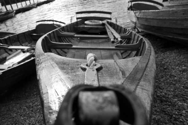 在温德米尔湖附近划船图片下载