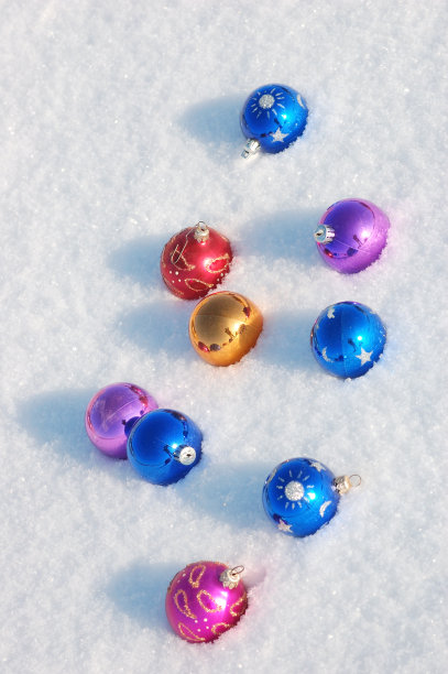 球和雪图片下载