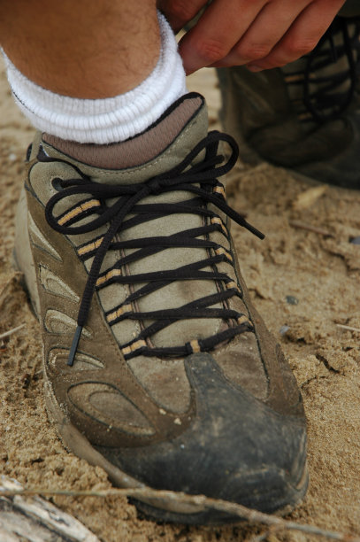 鞋在沙滩上图片下载