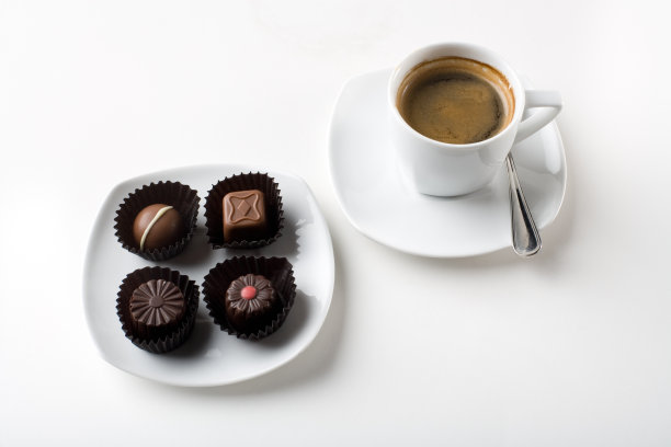 咖啡杯和巧克力图片下载