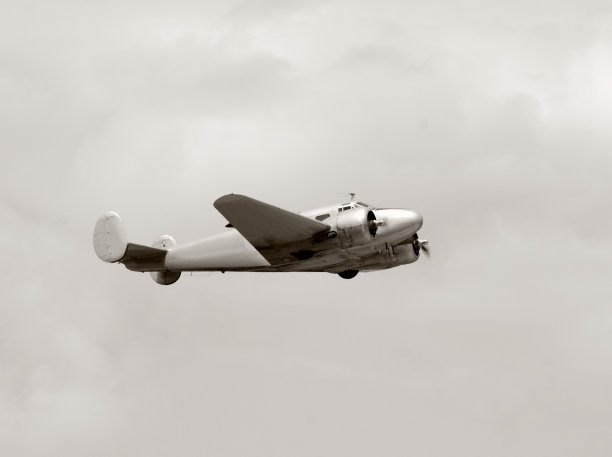 老螺旋桨飞机图片下载