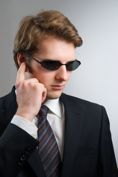 灰色背景上的保镖图片下载