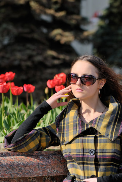 戴墨镜的时尚女人图片下载