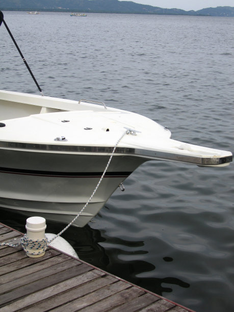 停靠摩托艇图片下载