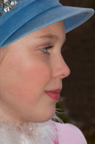 戴着帽子的漂亮女孩图片下载