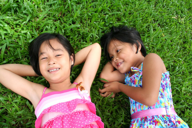 快乐的女孩图片下载