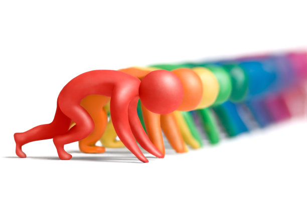 不同颜色的车型排队准备比赛图片下载