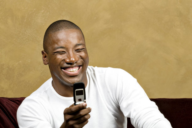 帅哥带笔记本电脑图片下载