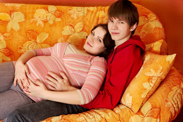 一对夫妇在等孩子图片下载