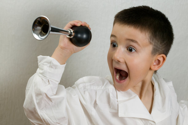 响亮的孩子图片下载