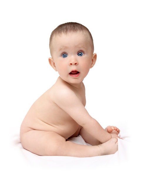 坐着的小女孩看着盯着图片下载