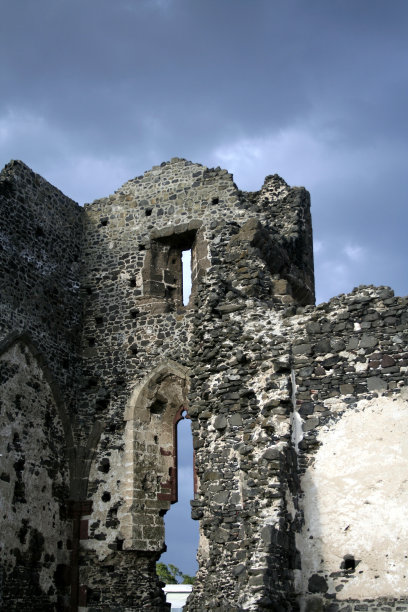 蓝天下的废墟图片下载